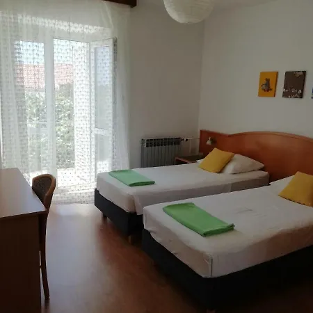 Village Skuric شقة